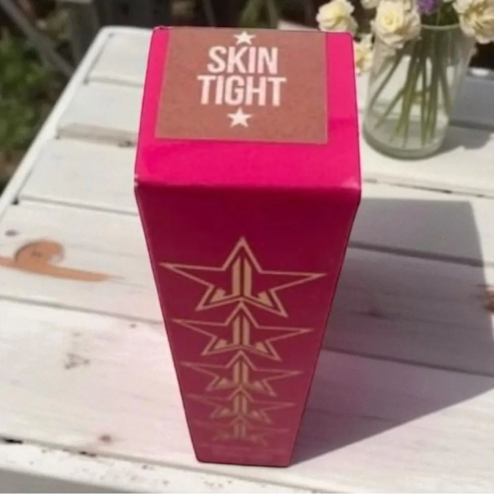 🪷 NIB Jeffree Star Velour Liquid Lipstick “Skin Tight”